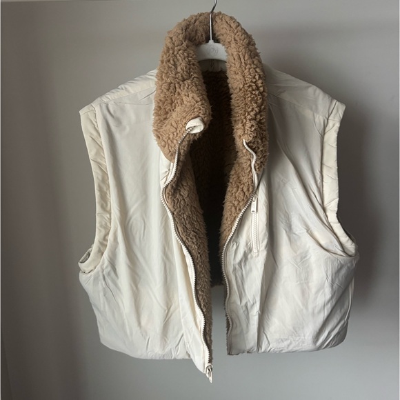 FP Movement Highline Reversible Sherpa Vest - Picture 3 of 13
